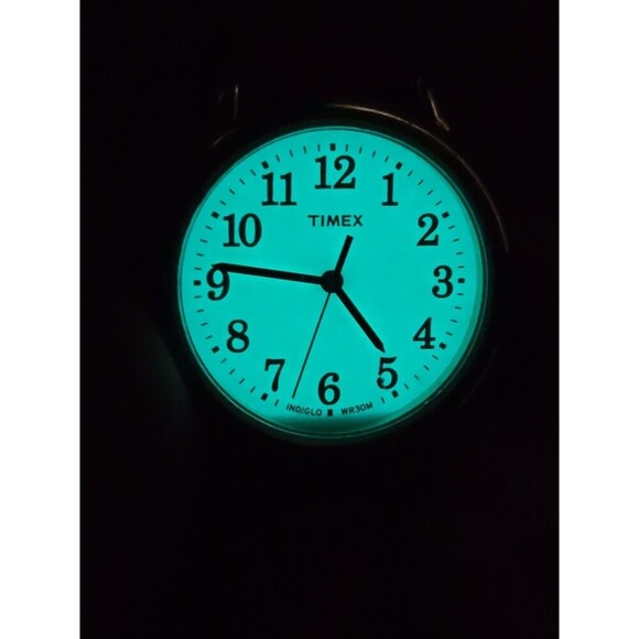 Womens Timex Easy Reader Indiglo Gold Tone 30mm Quartz Watch New Battery WR 30M - Picture 2 of 14